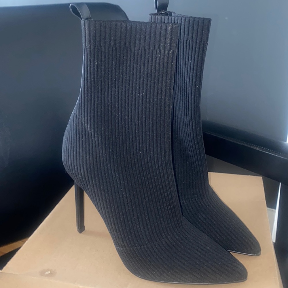 Doler Steve Madden Knitted Ankle Booties